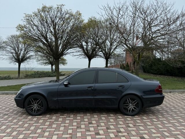 Черный Мерседес Е-Класс, объемом двигателя 2.1 л и пробегом 359 тыс. км за 6600 $, фото 4 на Automoto.ua