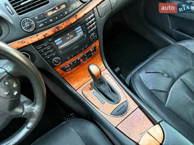 Чорний Мерседес Е-Клас, об'ємом двигуна 3.2 л та пробігом 309 тис. км за 4600 $, фото 25 на Automoto.ua