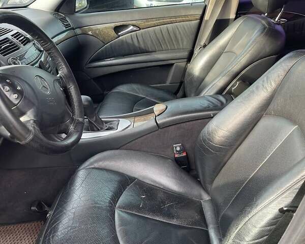 Черный Мерседес Е-Класс, объемом двигателя 2.69 л и пробегом 322 тыс. км за 5650 $, фото 18 на Automoto.ua