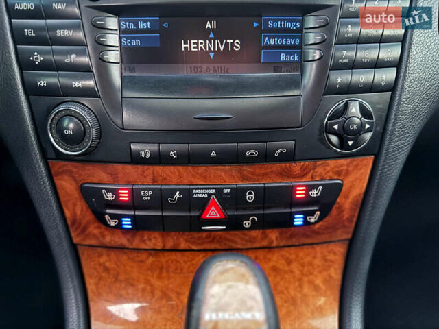 Чорний Мерседес Е-Клас, об'ємом двигуна 3.2 л та пробігом 309 тис. км за 4600 $, фото 24 на Automoto.ua