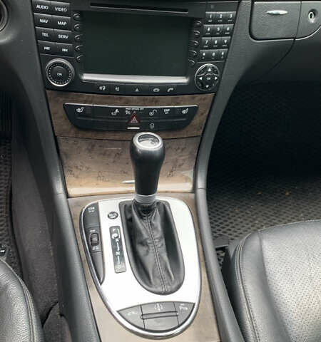 Чорний Мерседес Е-Клас, об'ємом двигуна 4.97 л та пробігом 351 тис. км за 9000 $, фото 16 на Automoto.ua