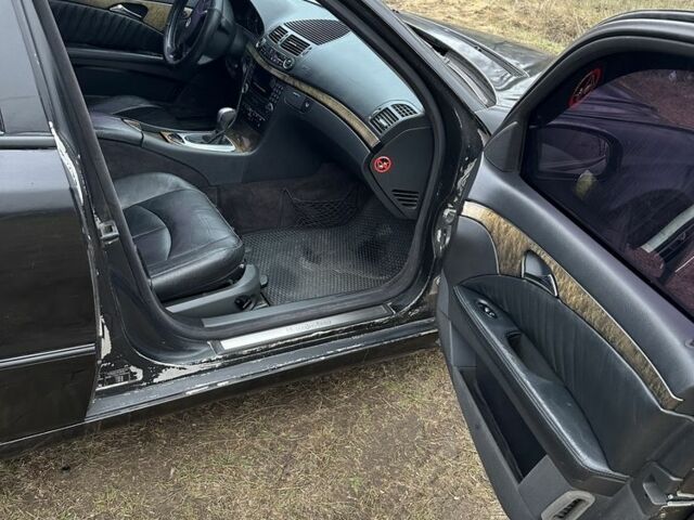 Чорний Мерседес Е-Клас, об'ємом двигуна 3.2 л та пробігом 231 тис. км за 2500 $, фото 8 на Automoto.ua