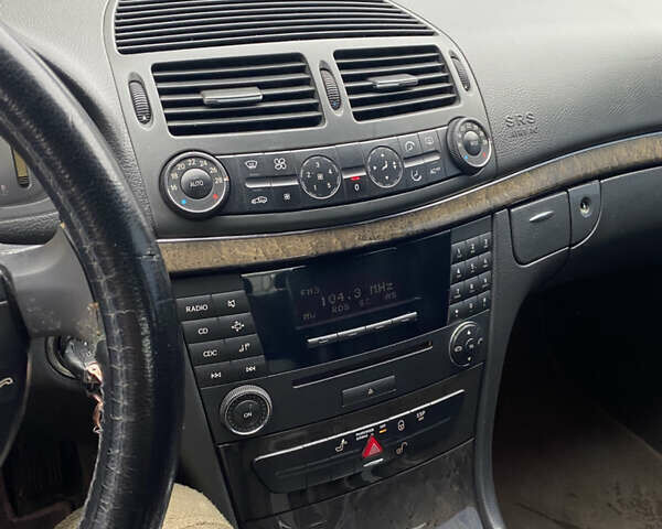 Чорний Мерседес Е-Клас, об'ємом двигуна 2.15 л та пробігом 458 тис. км за 7500 $, фото 7 на Automoto.ua