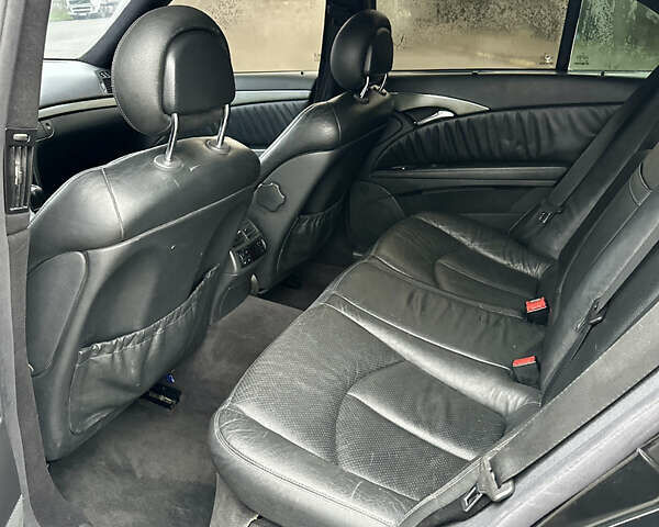 Черный Мерседес Е-Класс, объемом двигателя 3.2 л и пробегом 460 тыс. км за 7900 $, фото 36 на Automoto.ua