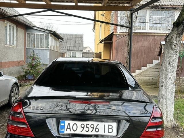 Черный Мерседес Е-Класс, объемом двигателя 3.2 л и пробегом 367 тыс. км за 7350 $, фото 6 на Automoto.ua