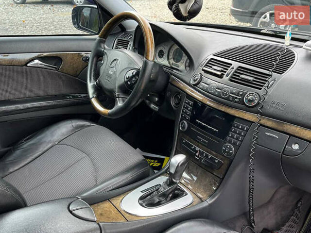 Черный Мерседес Е-Класс, объемом двигателя 1.8 л и пробегом 330 тыс. км за 9000 $, фото 14 на Automoto.ua