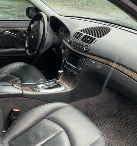 Чорний Мерседес Е-Клас, об'ємом двигуна 4.97 л та пробігом 351 тис. км за 9000 $, фото 10 на Automoto.ua