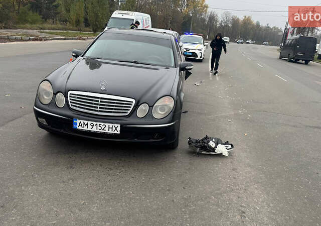 Черный Мерседес Е-Класс, объемом двигателя 2.2 л и пробегом 388 тыс. км за 3400 $, фото 13 на Automoto.ua