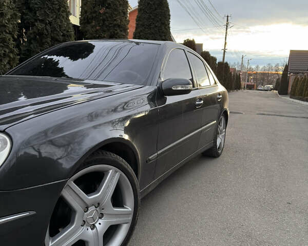 Черный Мерседес Е-Класс, объемом двигателя 2.6 л и пробегом 346 тыс. км за 6400 $, фото 2 на Automoto.ua