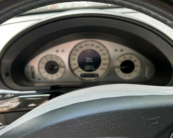 Черный Мерседес Е-Класс, объемом двигателя 2.6 л и пробегом 175 тыс. км за 7950 $, фото 13 на Automoto.ua