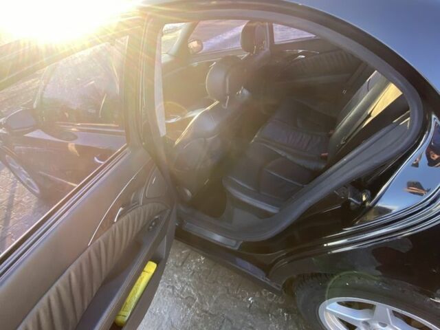 Черный Мерседес Е-Класс, объемом двигателя 2.6 л и пробегом 220 тыс. км за 4800 $, фото 6 на Automoto.ua