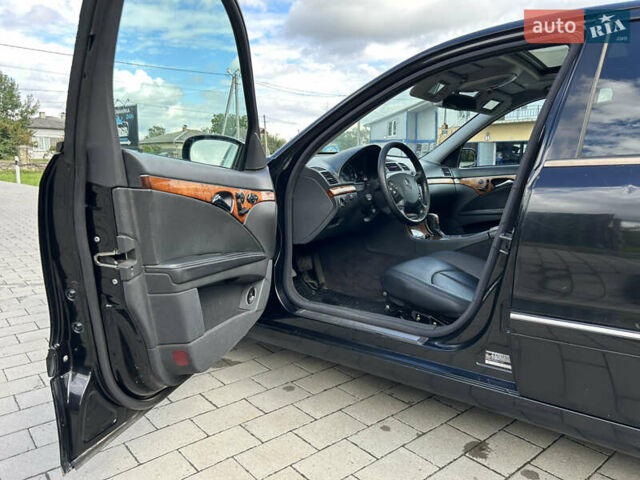 Черный Мерседес Е-Класс, объемом двигателя 3.2 л и пробегом 425 тыс. км за 5299 $, фото 21 на Automoto.ua