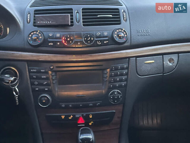 Чорний Мерседес Е-Клас, об'ємом двигуна 2.2 л та пробігом 375 тис. км за 4999 $, фото 9 на Automoto.ua