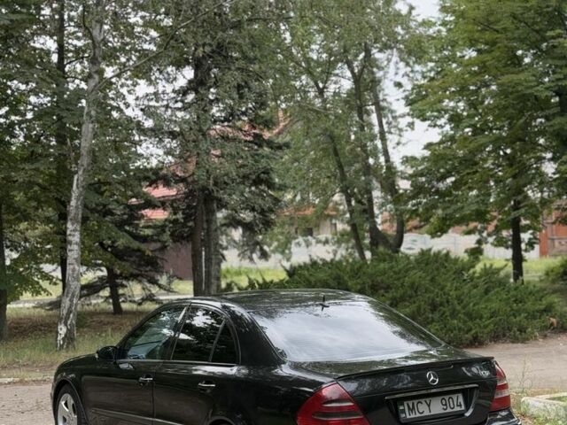 Черный Мерседес Е-Класс, объемом двигателя 2.7 л и пробегом 390 тыс. км за 5100 $, фото 7 на Automoto.ua