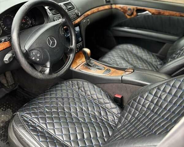 Черный Мерседес Е-Класс, объемом двигателя 2.2 л и пробегом 380 тыс. км за 6200 $, фото 7 на Automoto.ua