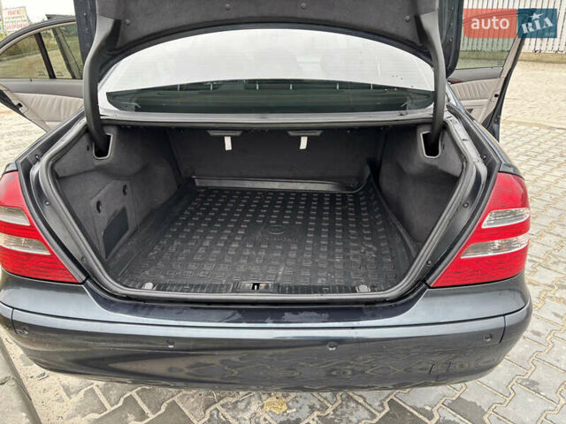 Черный Мерседес Е-Класс, объемом двигателя 3.22 л и пробегом 401 тыс. км за 6600 $, фото 44 на Automoto.ua