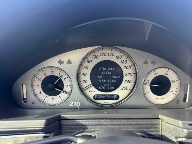 Черный Мерседес Е-Класс, объемом двигателя 2.7 л и пробегом 357 тыс. км за 8000 $, фото 11 на Automoto.ua