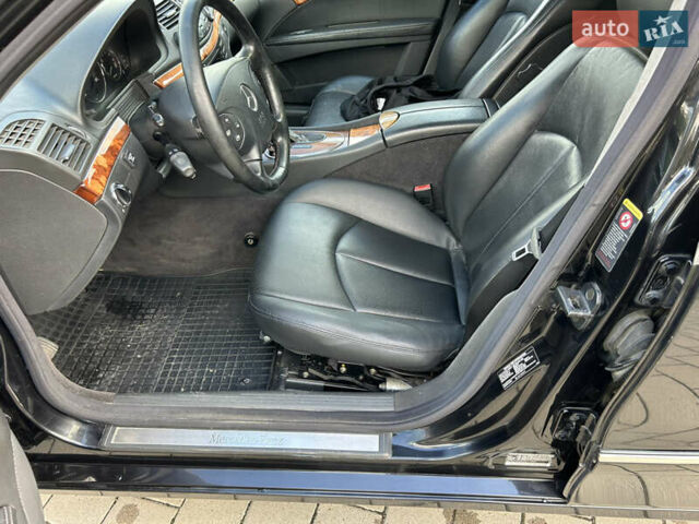 Черный Мерседес Е-Класс, объемом двигателя 3.2 л и пробегом 425 тыс. км за 5299 $, фото 22 на Automoto.ua