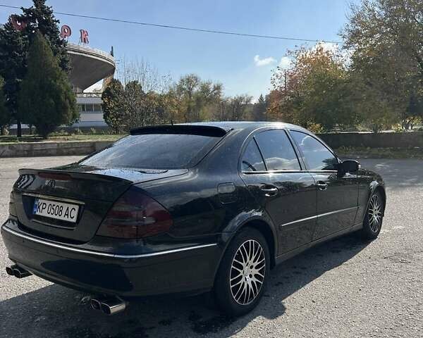 Черный Мерседес Е-Класс, объемом двигателя 2.6 л и пробегом 240 тыс. км за 5999 $, фото 3 на Automoto.ua