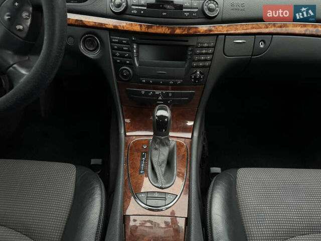 Черный Мерседес Е-Класс, объемом двигателя 1.8 л и пробегом 220 тыс. км за 6750 $, фото 29 на Automoto.ua