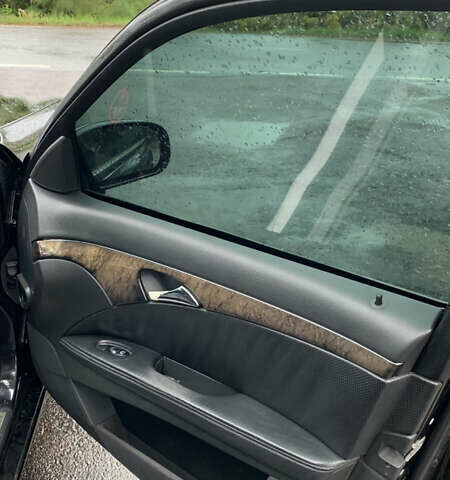 Чорний Мерседес Е-Клас, об'ємом двигуна 4.97 л та пробігом 351 тис. км за 9000 $, фото 12 на Automoto.ua