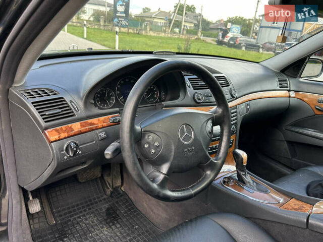 Черный Мерседес Е-Класс, объемом двигателя 3.2 л и пробегом 425 тыс. км за 5299 $, фото 24 на Automoto.ua