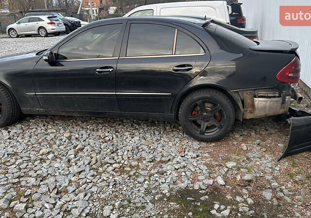Черный Мерседес Е-Класс, объемом двигателя 2.2 л и пробегом 388 тыс. км за 3400 $, фото 6 на Automoto.ua