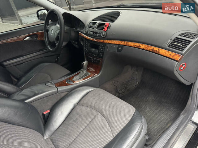 Черный Мерседес Е-Класс, объемом двигателя 1.8 л и пробегом 220 тыс. км за 6750 $, фото 24 на Automoto.ua