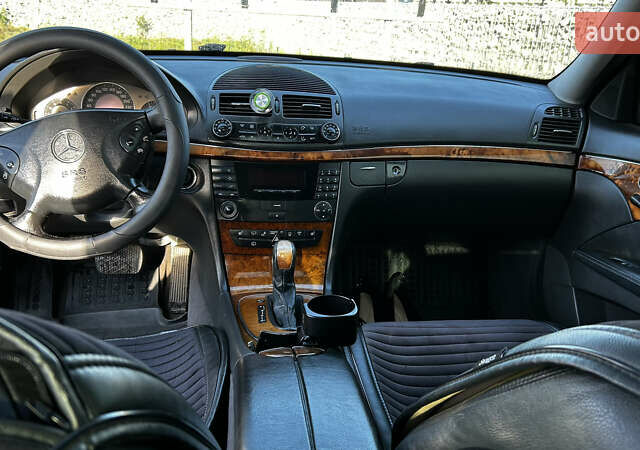 Черный Мерседес Е-Класс, объемом двигателя 2.2 л и пробегом 388 тыс. км за 3400 $, фото 16 на Automoto.ua