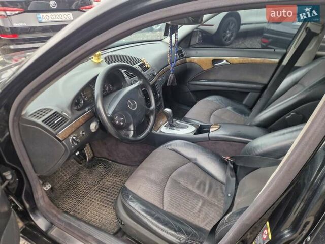 Черный Мерседес Е-Класс, объемом двигателя 2.15 л и пробегом 299 тыс. км за 4999 $, фото 3 на Automoto.ua