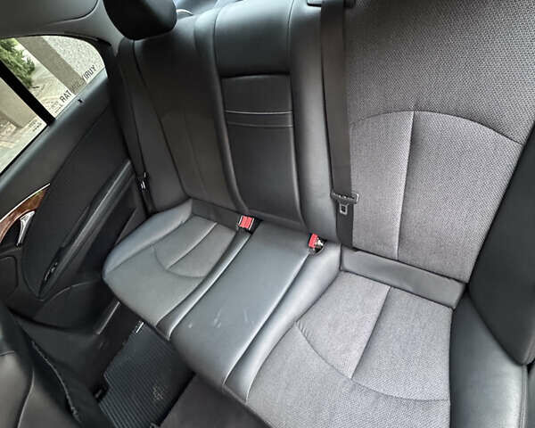 Черный Мерседес Е-Класс, объемом двигателя 3.2 л и пробегом 375 тыс. км за 8000 $, фото 10 на Automoto.ua