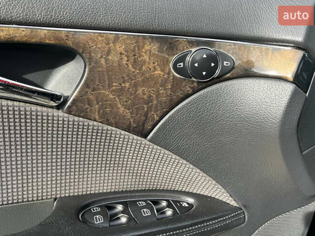 Черный Мерседес Е-Класс, объемом двигателя 1.8 л и пробегом 330 тыс. км за 9000 $, фото 17 на Automoto.ua