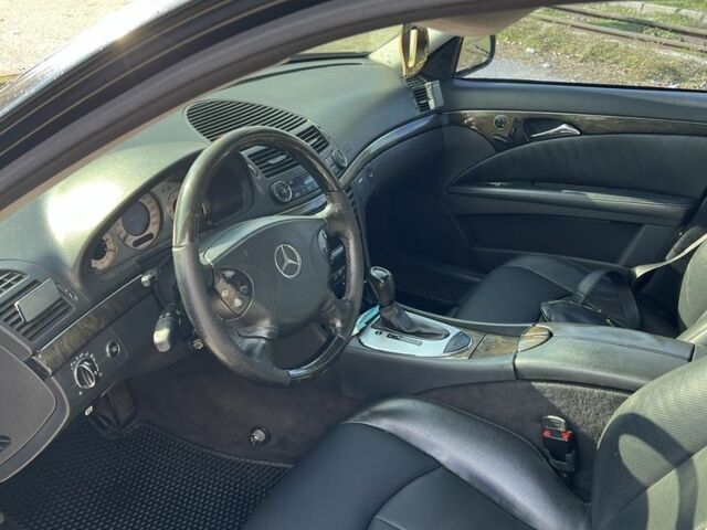 Чорний Мерседес Е-Клас, об'ємом двигуна 2.6 л та пробігом 240 тис. км за 5999 $, фото 6 на Automoto.ua