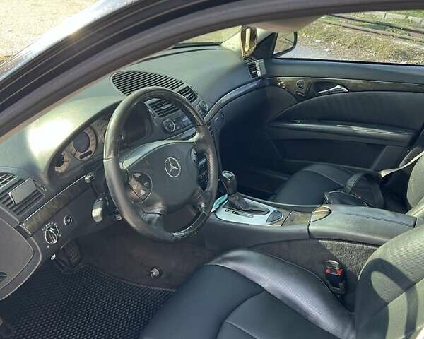 Черный Мерседес Е-Класс, объемом двигателя 2.6 л и пробегом 240 тыс. км за 5999 $, фото 5 на Automoto.ua