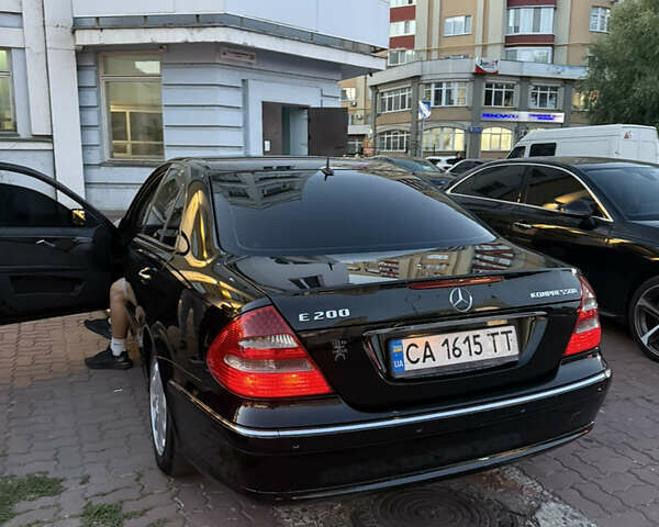 Черный Мерседес Е-Класс, объемом двигателя 1.8 л и пробегом 290 тыс. км за 5500 $, фото 1 на Automoto.ua