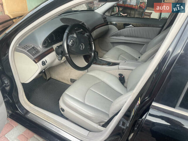 Черный Мерседес Е-Класс, объемом двигателя 2.2 л и пробегом 296 тыс. км за 6900 $, фото 11 на Automoto.ua