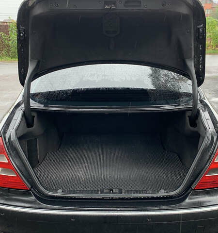 Чорний Мерседес Е-Клас, об'ємом двигуна 4.97 л та пробігом 351 тис. км за 9000 $, фото 24 на Automoto.ua