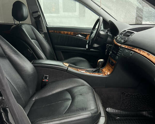 Черный Мерседес Е-Класс, объемом двигателя 2.7 л и пробегом 200 тыс. км за 7750 $, фото 28 на Automoto.ua