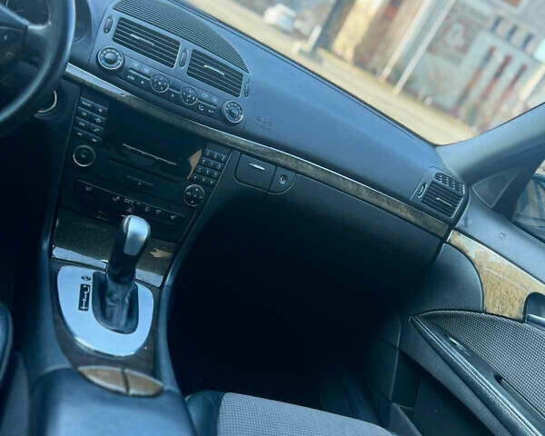 Черный Мерседес Е-Класс, объемом двигателя 2.15 л и пробегом 310 тыс. км за 5750 $, фото 12 на Automoto.ua