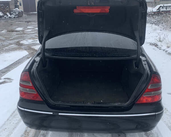 Черный Мерседес Е-Класс, объемом двигателя 2.2 л и пробегом 527 тыс. км за 4999 $, фото 6 на Automoto.ua