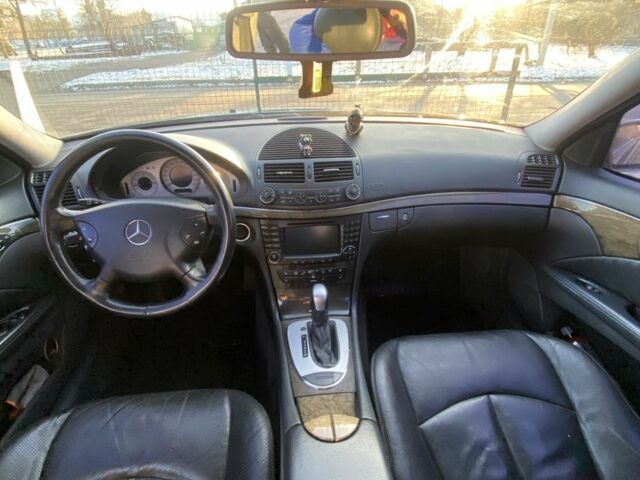 Черный Мерседес Е-Класс, объемом двигателя 2.6 л и пробегом 220 тыс. км за 4800 $, фото 4 на Automoto.ua