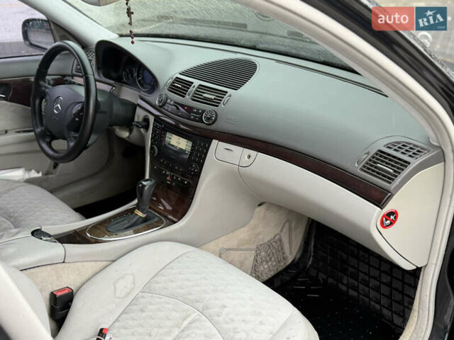 Мерседес Е-Класс 2003 в Городке на Automoto.ua Черный Мерседес Е-Класс, объемом двигателя 2.2 л и пробегом 350 тыс. км за 6999 $, фото 26 на Automoto.ua