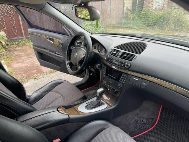 Чорний Мерседес Е-Клас, об'ємом двигуна 1.8 л та пробігом 300 тис. км за 4900 $, фото 12 на Automoto.ua