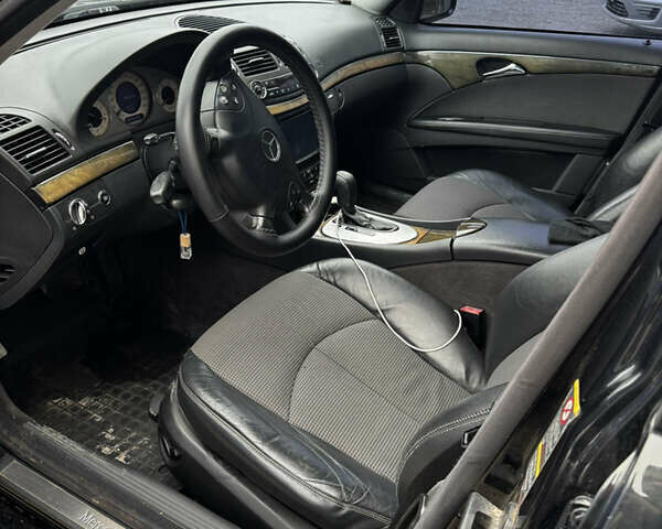 Черный Мерседес Е-Класс, объемом двигателя 3.22 л и пробегом 380 тыс. км за 8999 $, фото 6 на Automoto.ua