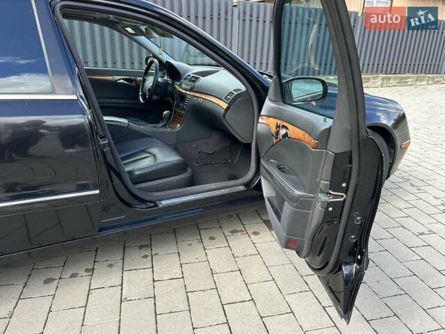 Черный Мерседес Е-Класс, объемом двигателя 3.2 л и пробегом 425 тыс. км за 5299 $, фото 33 на Automoto.ua