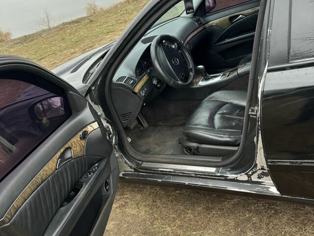 Чорний Мерседес Е-Клас, об'ємом двигуна 3.2 л та пробігом 231 тис. км за 2500 $, фото 5 на Automoto.ua