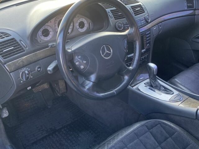 Черный Мерседес Е-Класс, объемом двигателя 2.6 л и пробегом 220 тыс. км за 4800 $, фото 7 на Automoto.ua