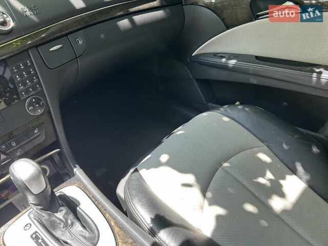 Черный Мерседес Е-Класс, объемом двигателя 2.6 л и пробегом 175 тыс. км за 7950 $, фото 16 на Automoto.ua