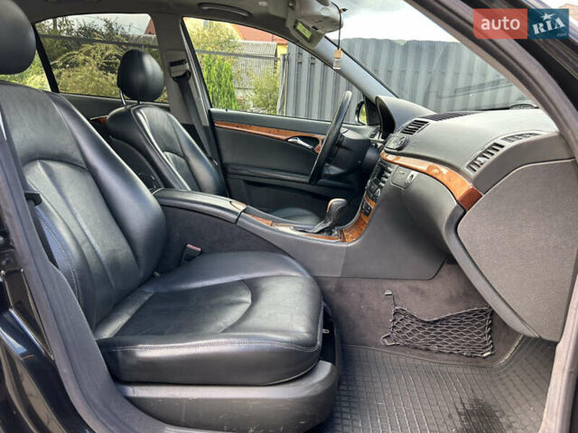 Черный Мерседес Е-Класс, объемом двигателя 3.2 л и пробегом 425 тыс. км за 5299 $, фото 34 на Automoto.ua