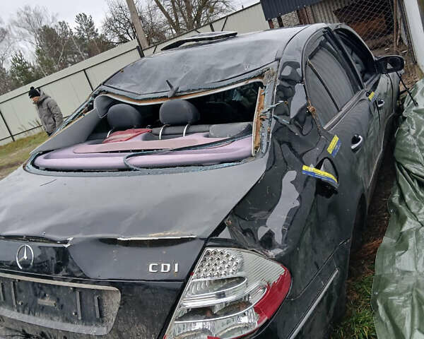 Черный Мерседес Е-Класс, объемом двигателя 3.2 л и пробегом 400 тыс. км за 2600 $, фото 4 на Automoto.ua